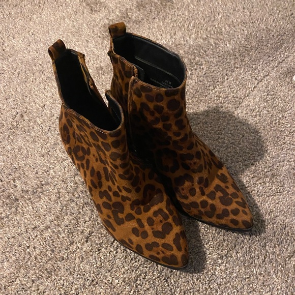 Cheetah Print Booties - Picture 1 of 3